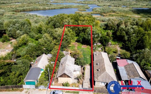 ID 7854 #EXCLUSIVITATELUXIMOBILIARE – Teren cu casă și ieșire la canal