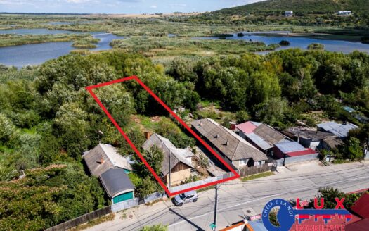 ID 7854 #EXCLUSIVITATELUXIMOBILIARE – Teren cu casă și ieșire la canal