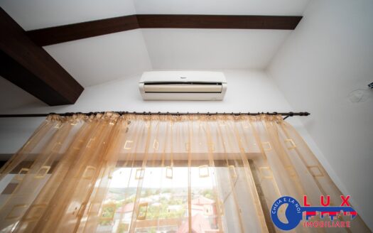 ID 642 De închiriat: Apartament spațios cu 3 camere și curte