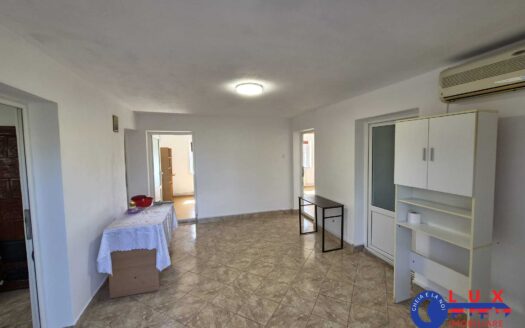 ID 669 Apartament 3 camere la casă *Strada Malcoci
